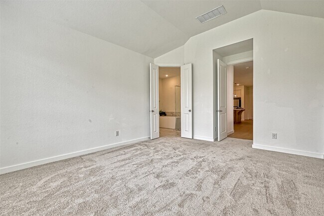 Building Photo - 323 Highland Bayou Dr