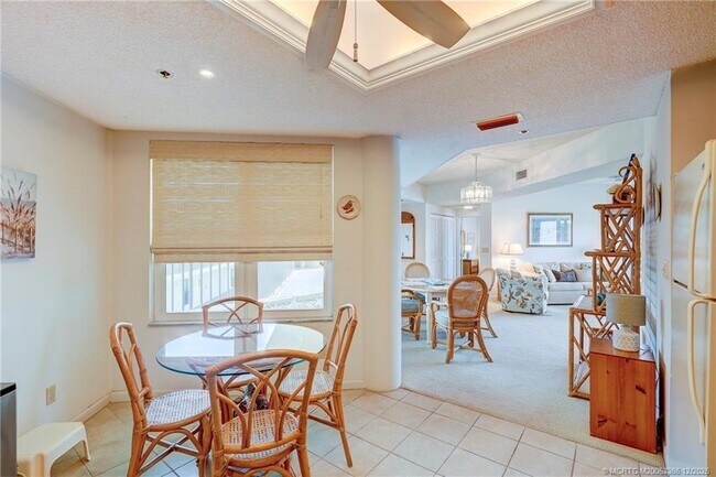 Building Photo - 221 NE Plantation Rd