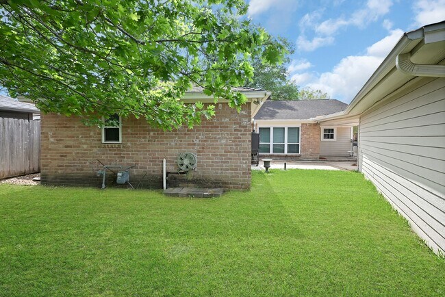 Building Photo - 4738 Whispering Falls Dr