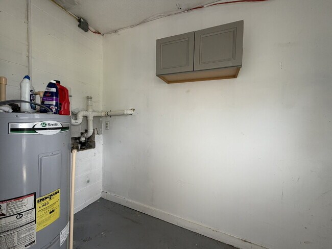 Building Photo - "Charming 2-Bedroom Duplex Retreat in Venice East!"