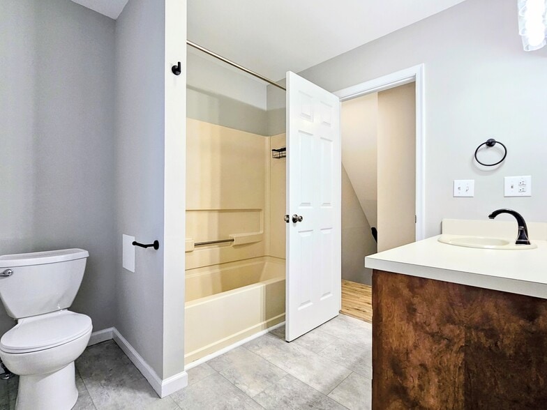 Building Photo - 35 Sunrise Cir