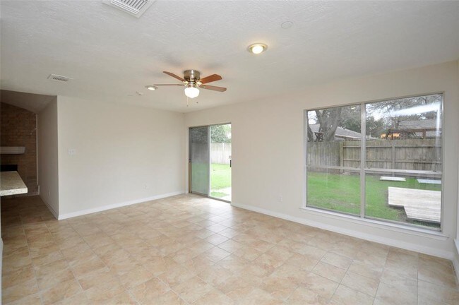 Building Photo - 15631 Fox Springs Dr