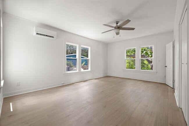 Building Photo - 1301 Sloan St