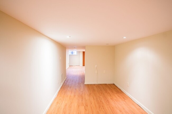 Building Photo - Charming Three Bed Point Breeze Townhome