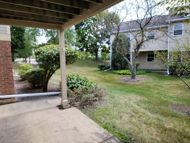 Building Photo - 102 Stirling Ln