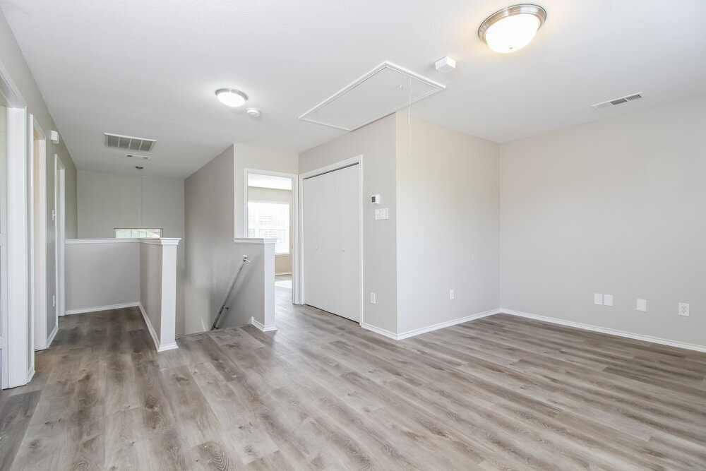 Building Photo - 501 Longshore Dr