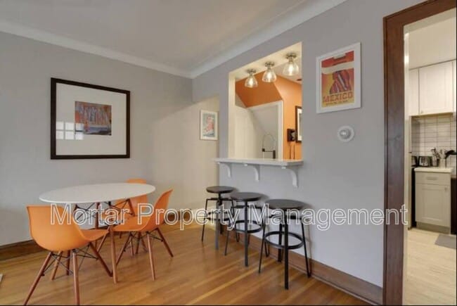 Primary Photo - 1166 Randolph Ave
