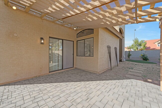 Building Photo - 4653 W Dublin St