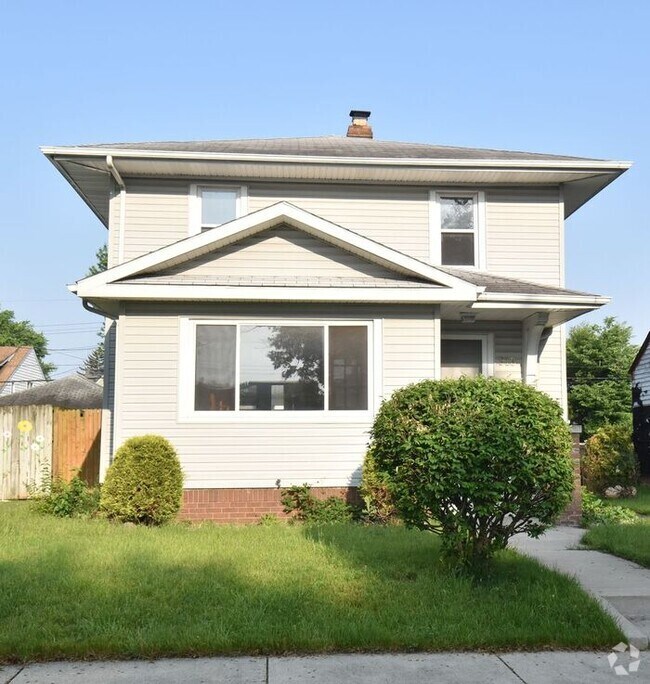 Building Photo - 3 bedroom 1.5 bath home next to IUSB.
