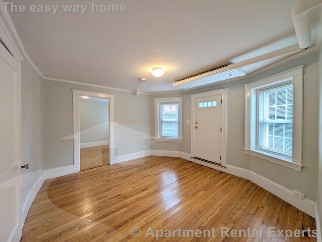 Building Photo - 156-158 Summer St Unit #B2
