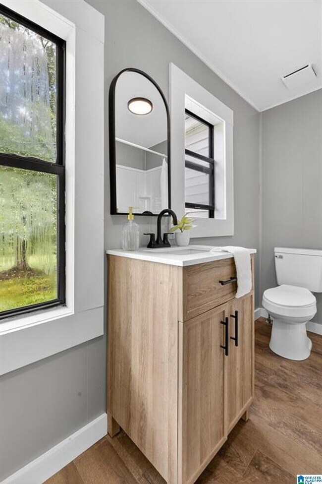 Building Photo - 3 bedroom & 3 bathroom located in Pleasant Valley - $400 off first months rent!