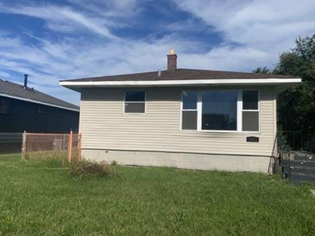 Building Photo - Perfect For You (or someone you know)!!!!