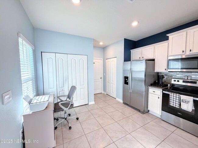 Building Photo - 33 Summer Daze Dr