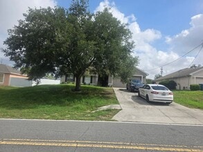 Building Photo - Large 4 bedroom 2 bath House