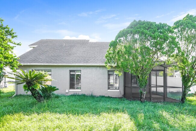 Building Photo - 2258 Baker Ave