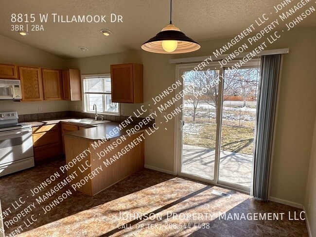 Building Photo - 8815 W Tillamook Dr