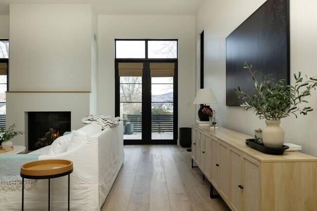 Building Photo - 6136 Falabella Wy