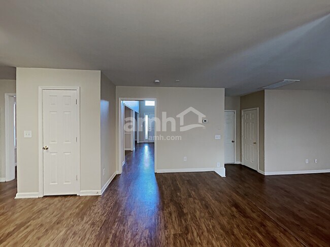 Building Photo - 4227 Springhaven Dr