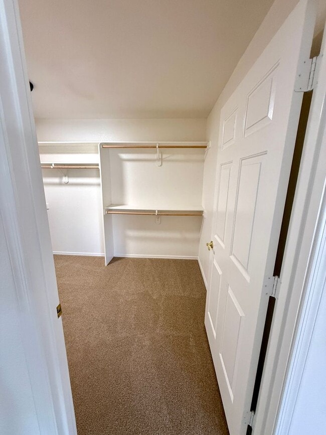 Building Photo - Beautiful 3 Bed / 2 Bath Home Backing to Cerbat Cliffs Golf Course!
