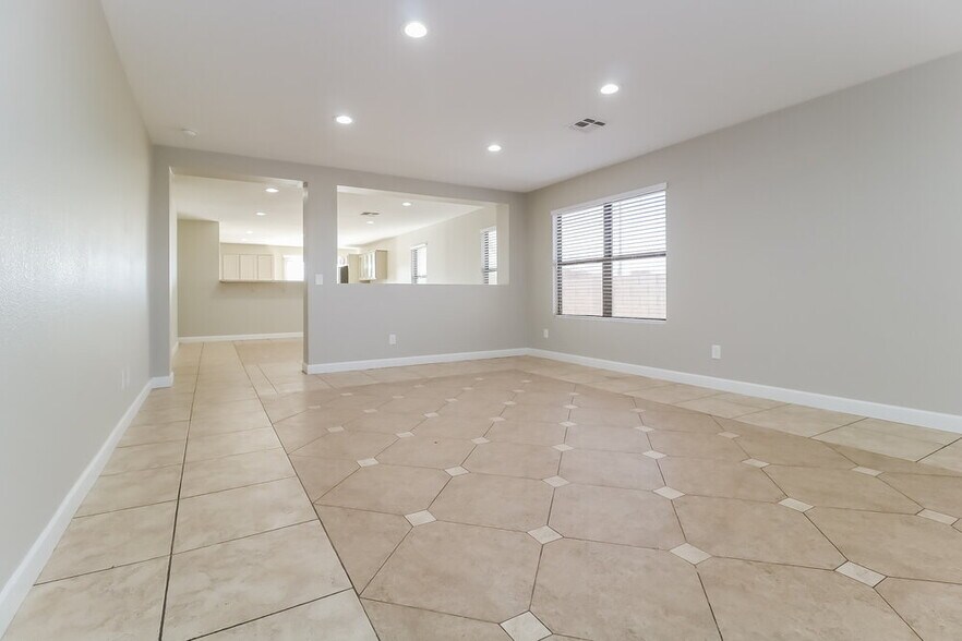 Building Photo - 11545 W Scotts Dr