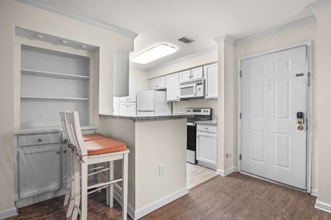Building Photo - 3115 Pine Heights Dr NE