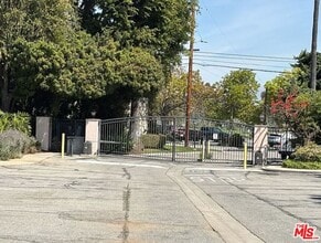 Building Photo - 245 S Barrington Ave