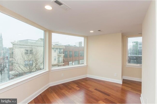 Building Photo - 225-29 W Girard Ave