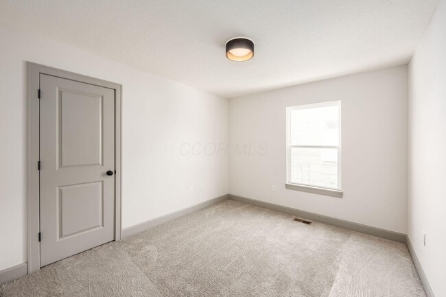 Building Photo - 391 Brehl Ave