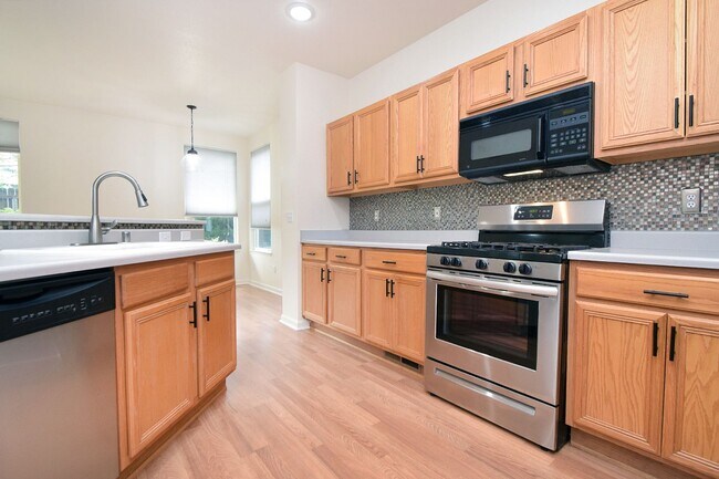 Building Photo - Caughlin Ranch Beauty Clean and Comfortable and Close to Shopping