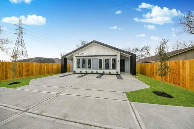 Building Photo - 5201 Fairchild St