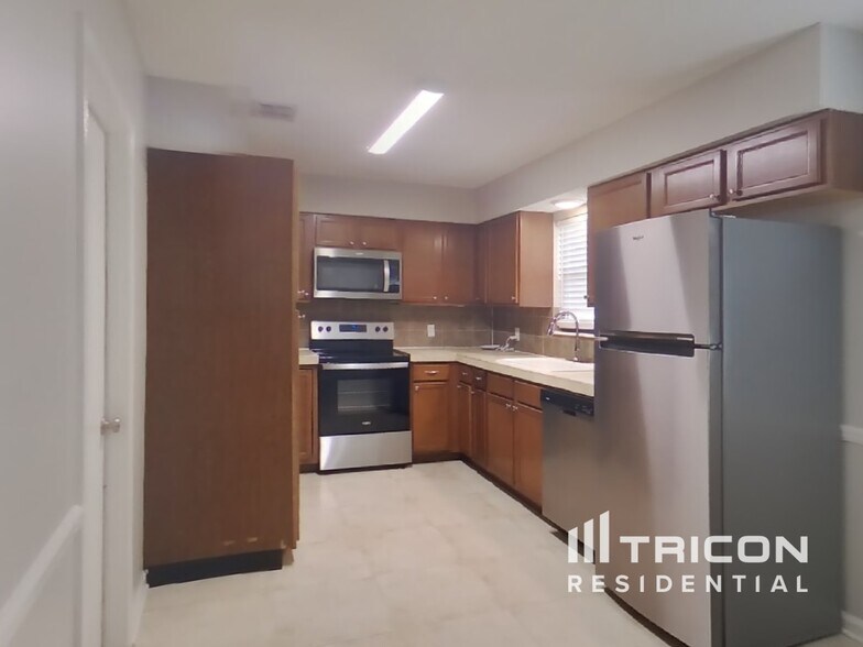 Building Photo - 11418 Prom Point Ct