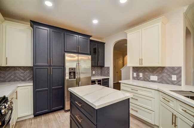 Building Photo - 7015 Baitland Dr