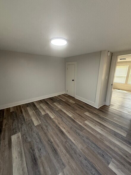 Building Photo - 537 37th Ter W