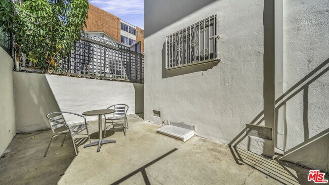 Building Photo - 1155 Horn Ave