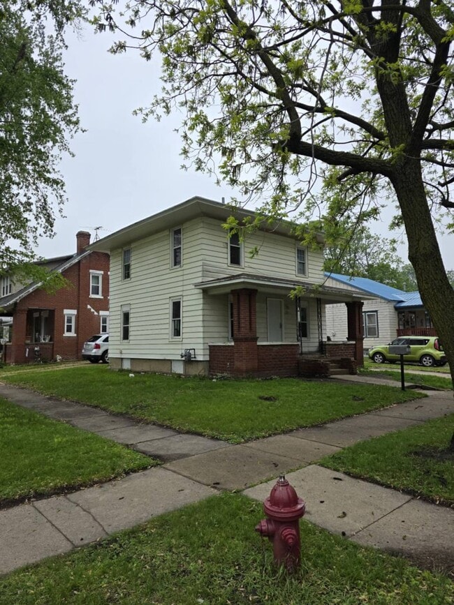Primary Photo - 121 1st St NW
