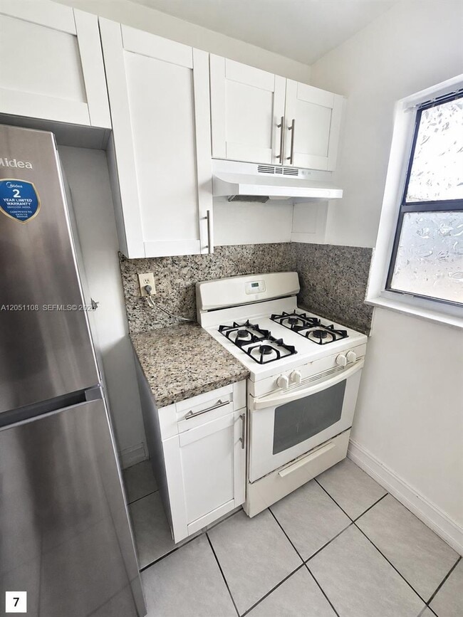 Building Photo - 1655 W 44th Pl