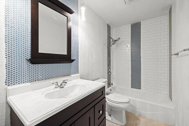 Building Photo - 820 Mica Ln
