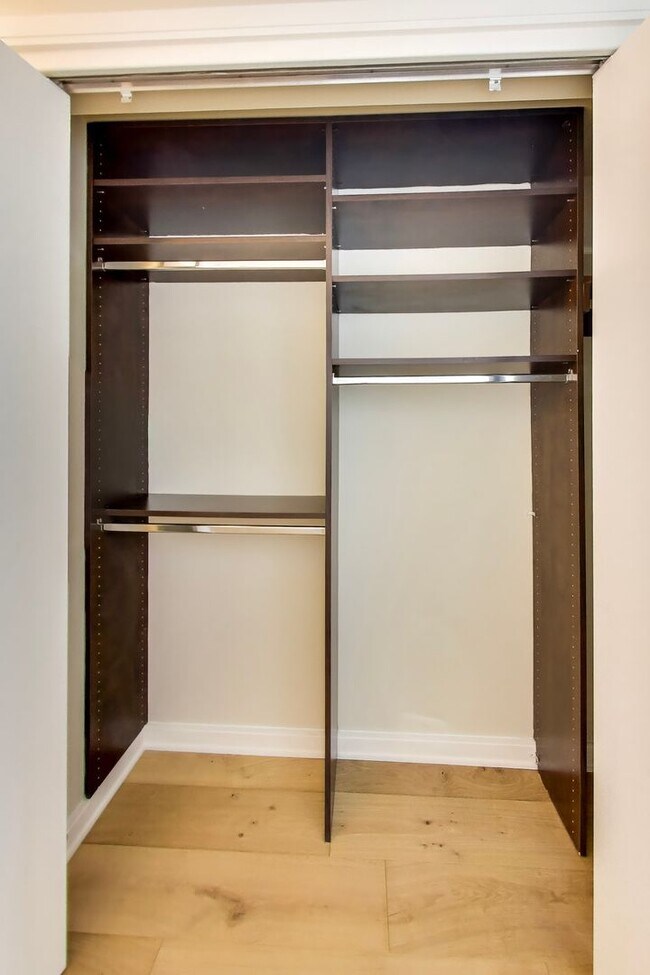 Building Photo - Luxury High-Rise Living | Stunning Bay Bridge Views from the 31st Floor