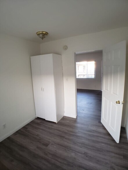 Building Photo - 13129 Oxnard St