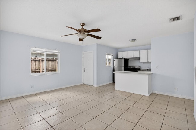 Building Photo - 709 SW 13th Ave