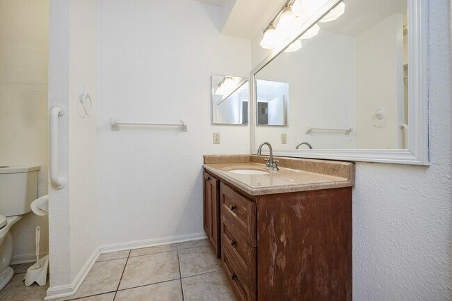 Building Photo - 7315 Foxside Ln