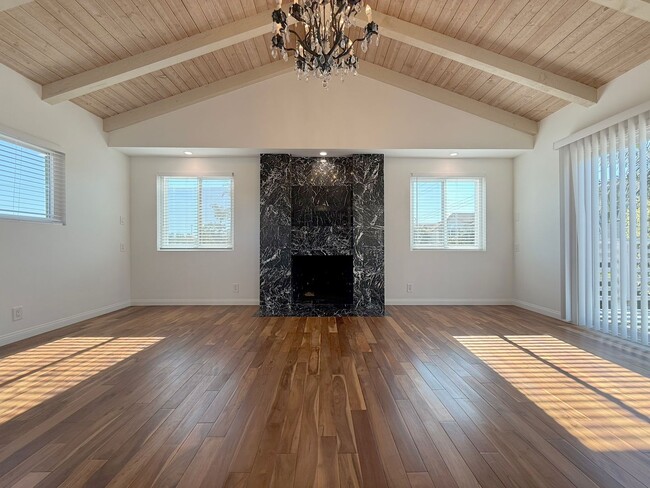 Building Photo - 4 Bed + 3 Bath + Bonus Room + Loft