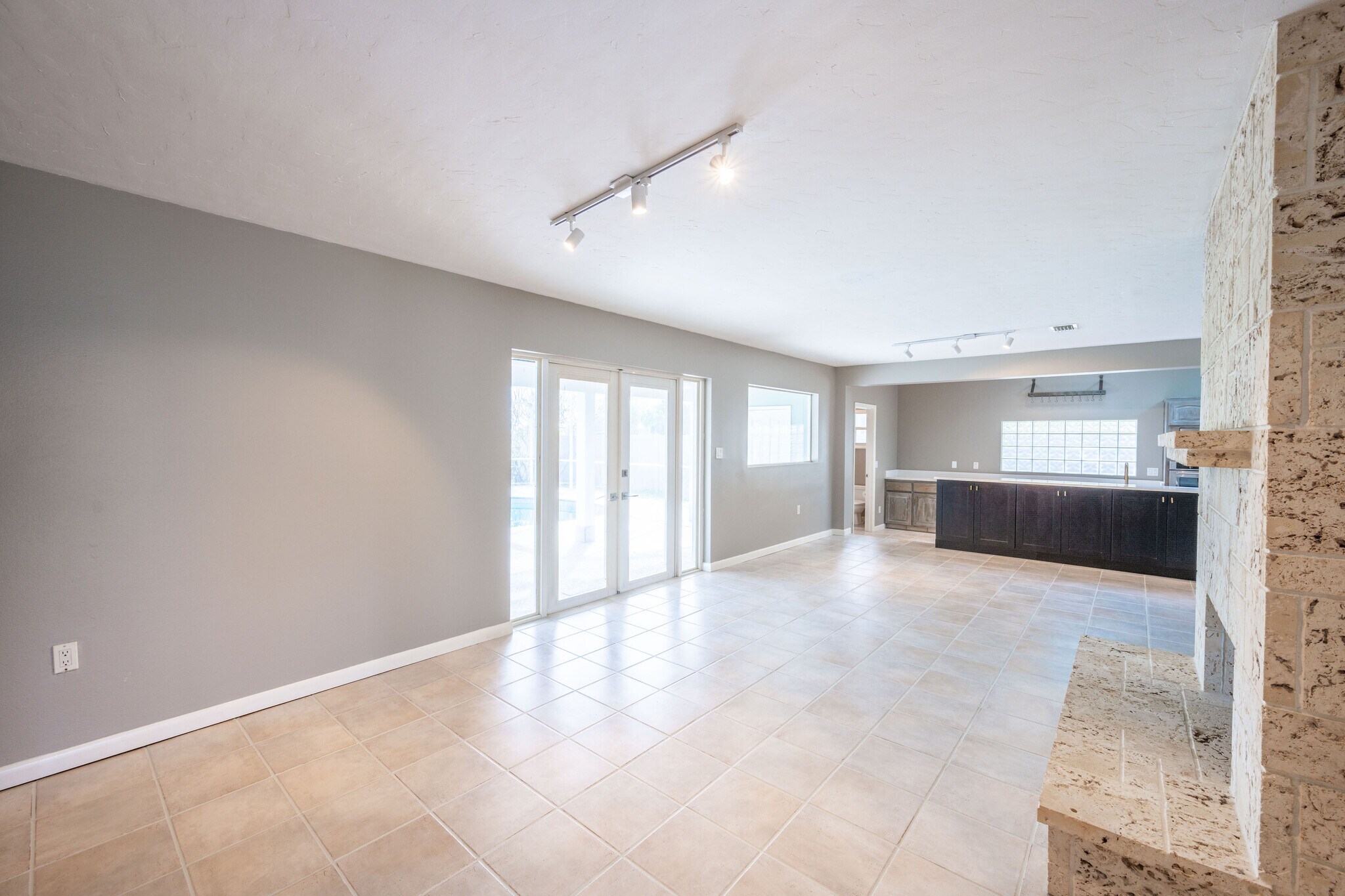 Building Photo - 6 Country Club Rd