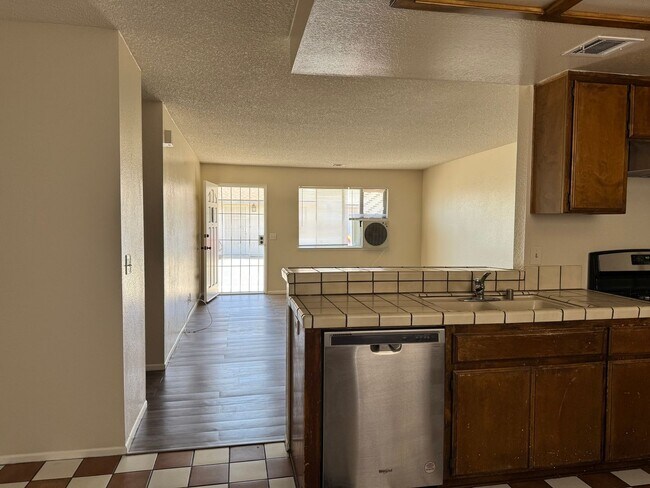 Building Photo - Apple Valley- Four Plex- 2 Bedrooms, 2 Bat...