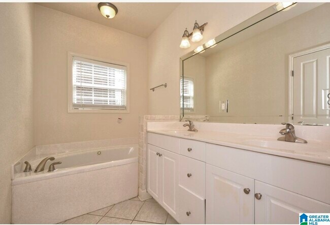 Building Photo - 107 Castlehill Dr