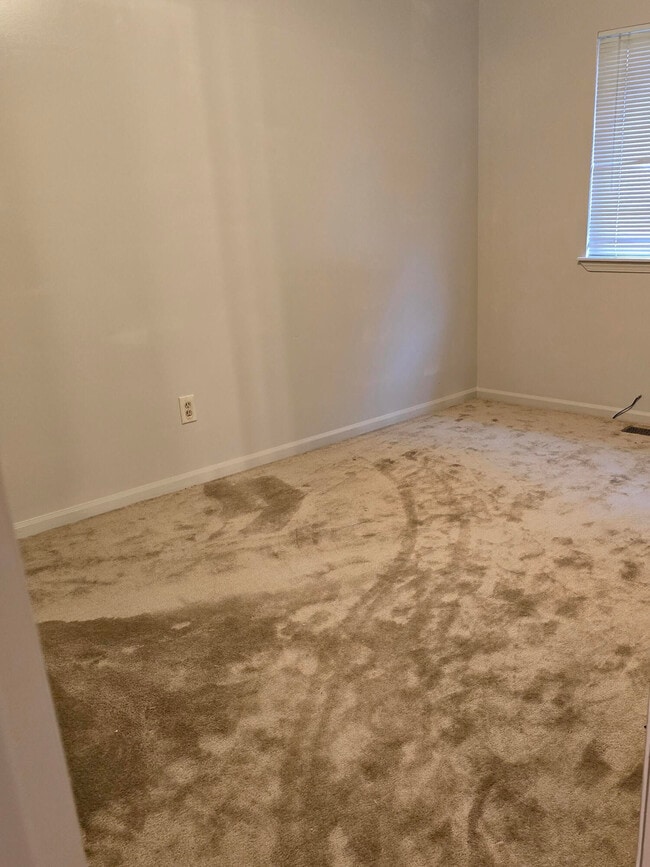 Building Photo - 11921 Belmont Ave