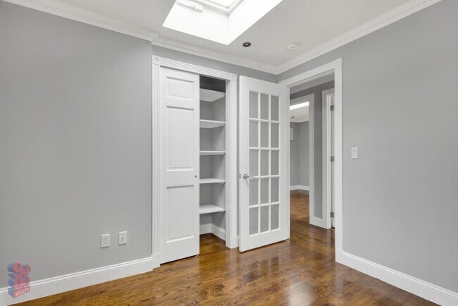 Building Photo - 145 E 26th St