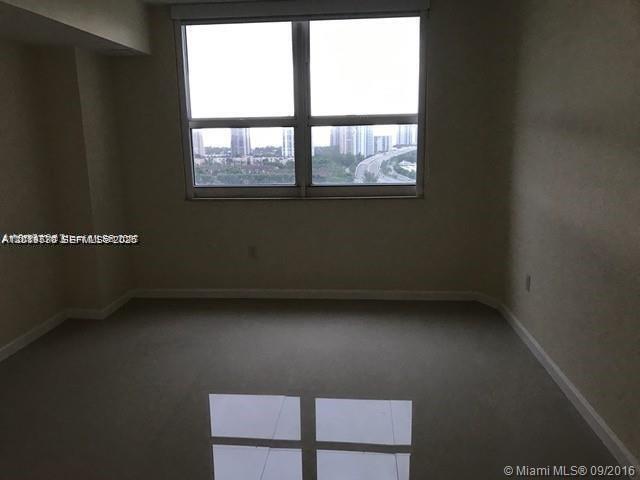 Building Photo - 19501 W Country Club Dr