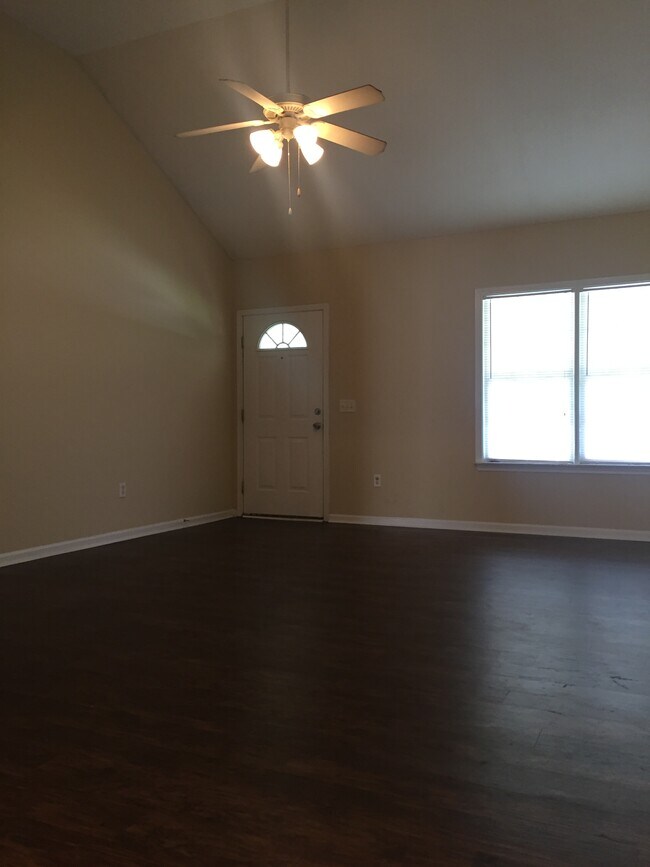 Building Photo - 5606 Landings Pkwy