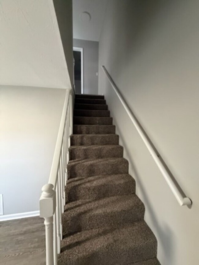 Building Photo - 175 S Killarney Ln
